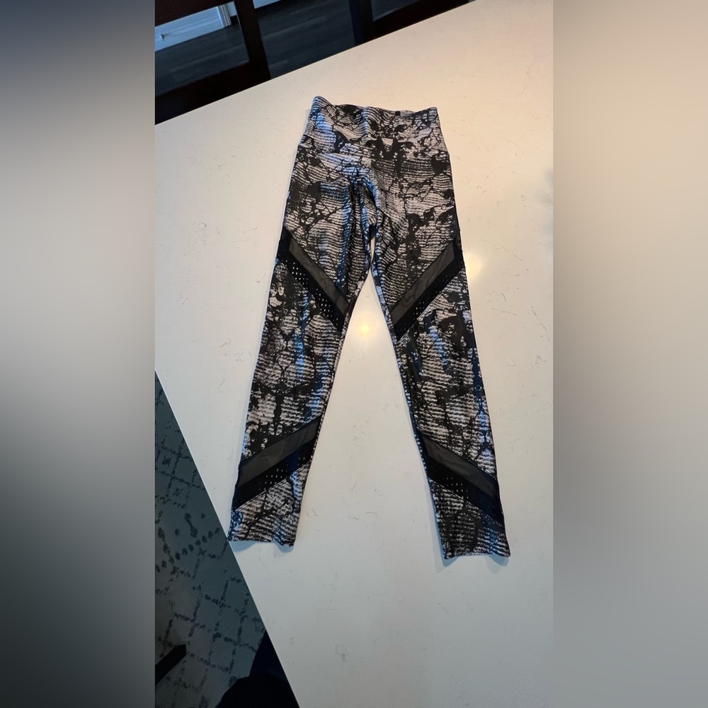 Onzie Black White Sporty High Rise/Mesh Leggings size XS